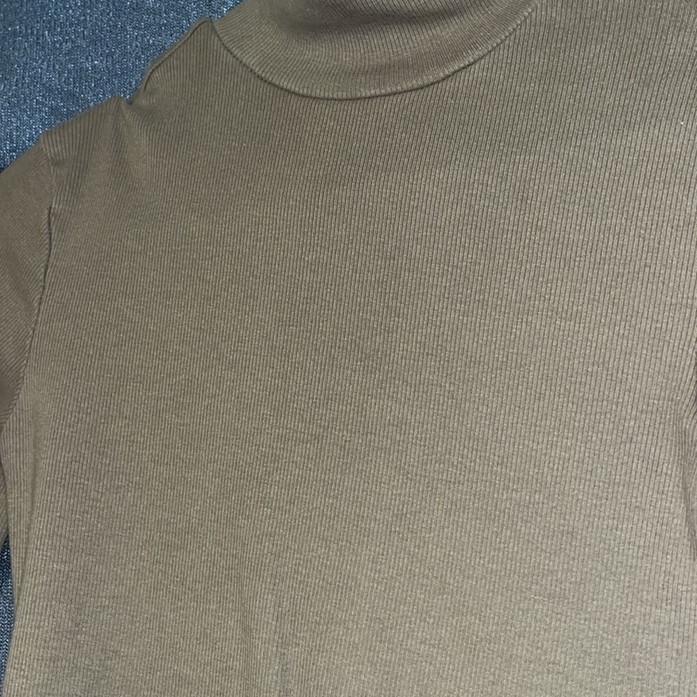 turtleneck - Picture 3 of 3